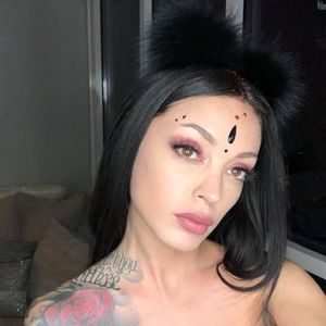 Meet your Posher, Alyra